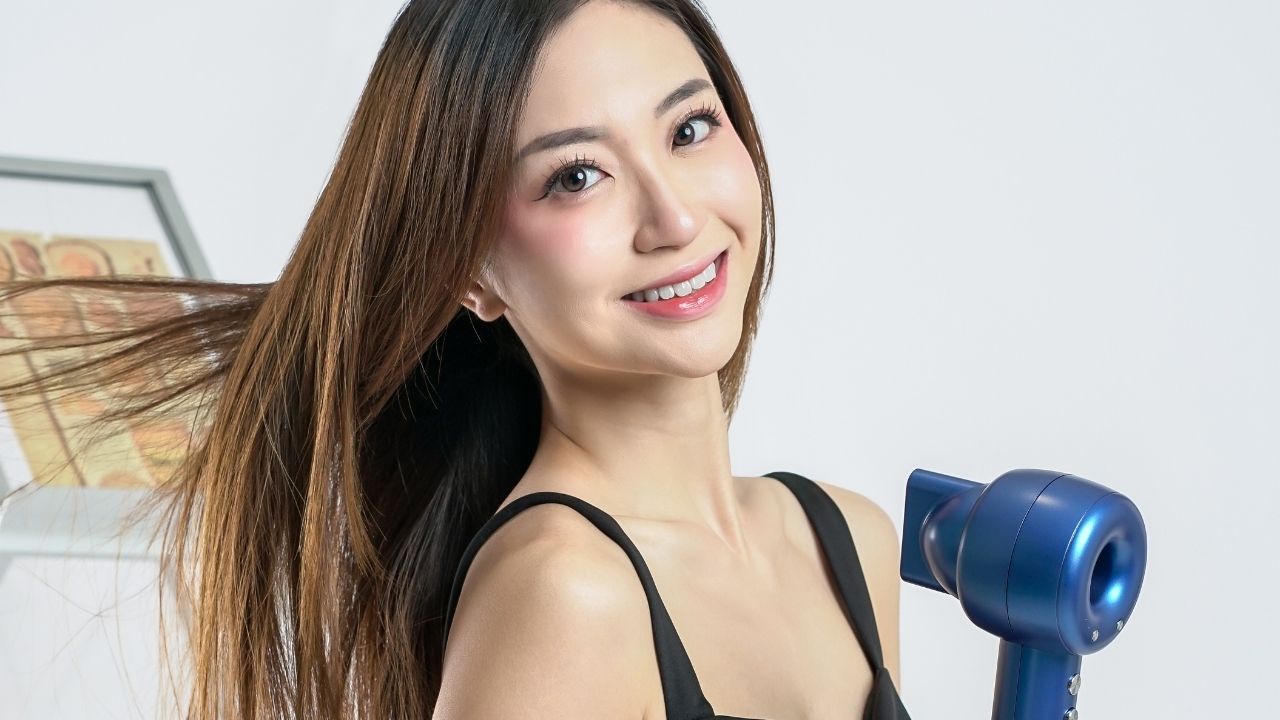 Hair Dryer atau Diangin-anginkan? Mana yang Lebih Baik untuk Rambut?