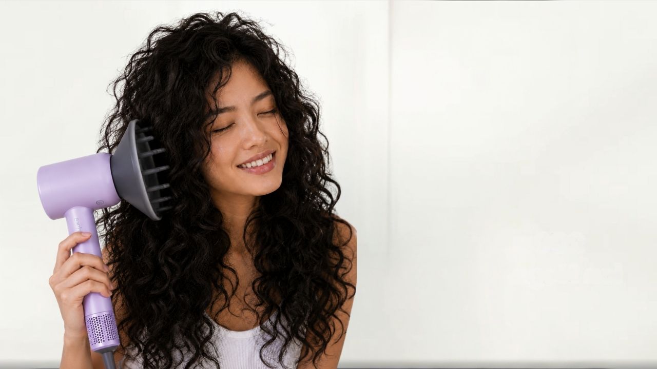 Apakah Hair Dryer Merusak Rambut? Mitos vs Fakta